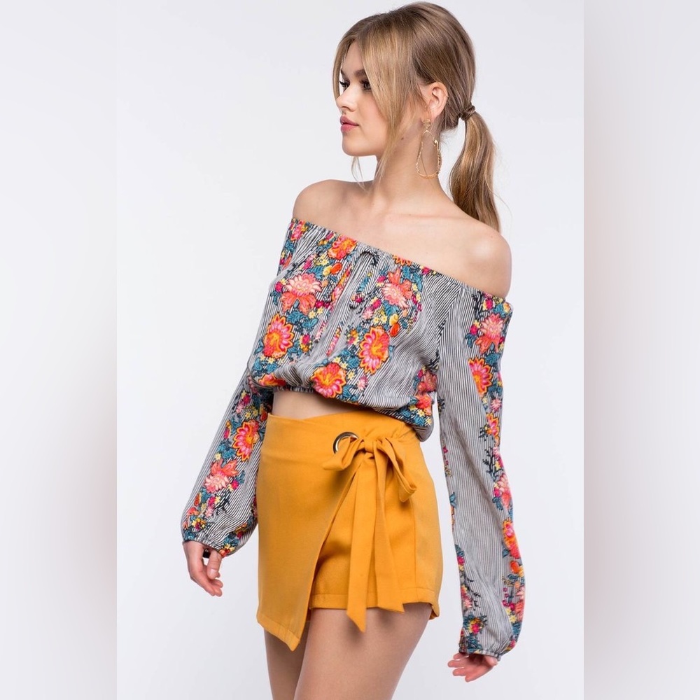 👚Pin Stripe & Floral Cropped Long Sleeve Off-Shoulder Blouse